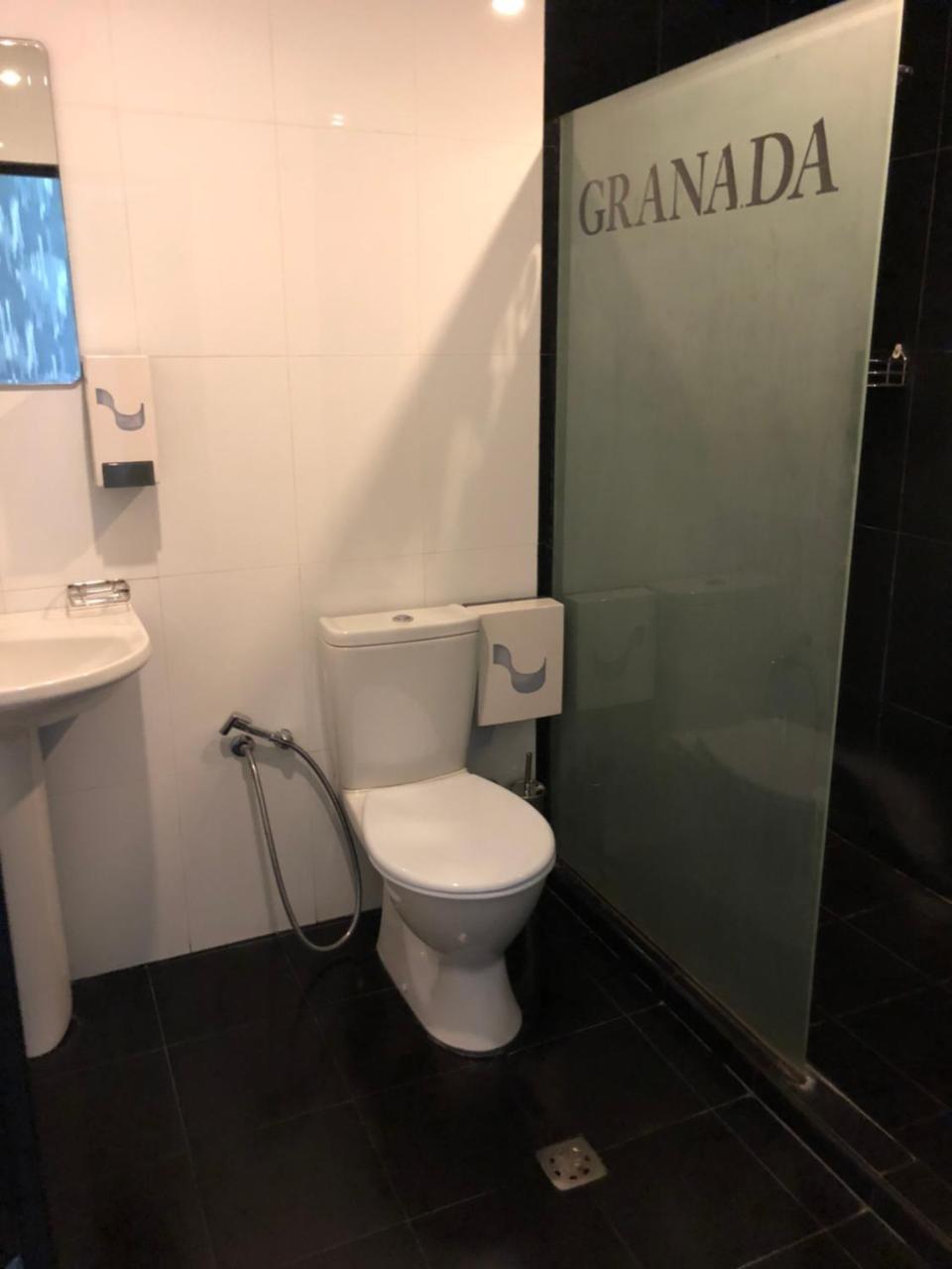 יירבאן Granada Hotel מראה חיצוני תמונה